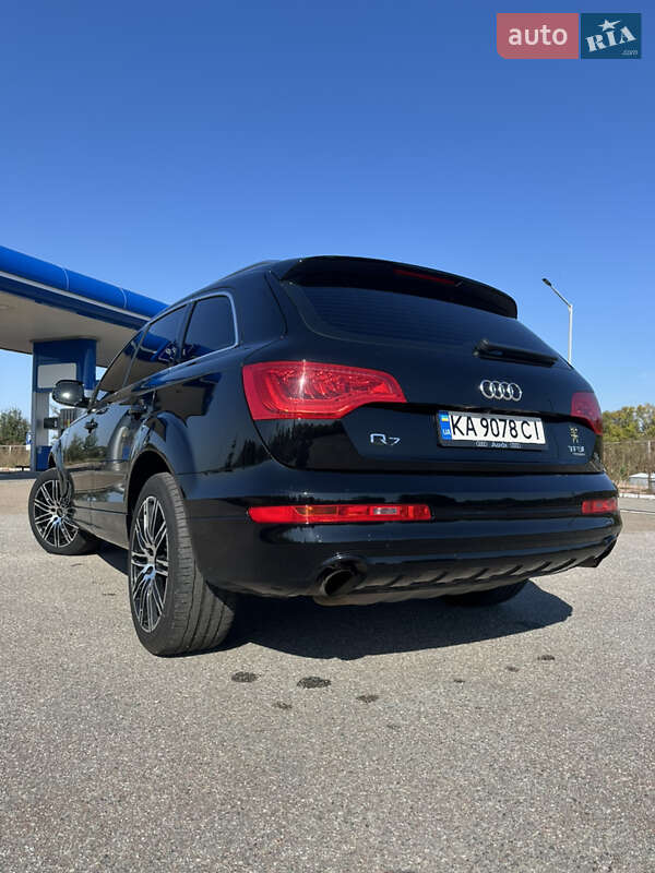 Позашляховик / Кросовер Audi Q7 2011 в Житомирі