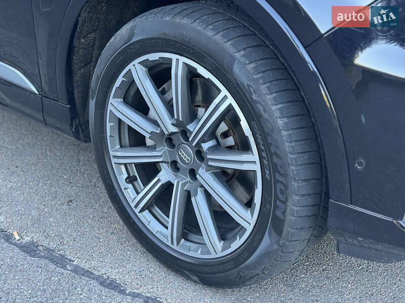 Позашляховик / Кросовер Audi Q7 2019 в Києві