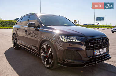 Позашляховик / Кросовер Audi Q7 2021 в 