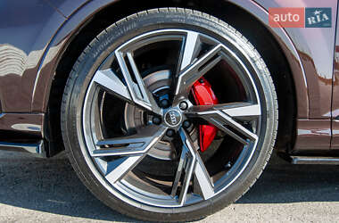 Позашляховик / Кросовер Audi Q7 2021 в 
