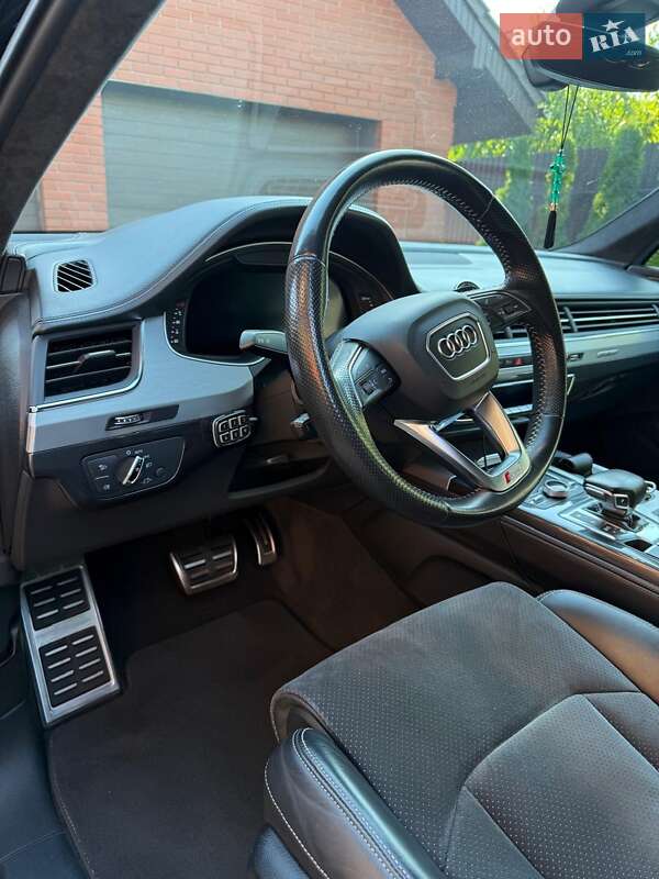 Внедорожник / Кроссовер Audi Q7 2017 в Киеве