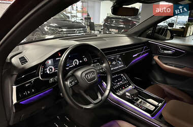 Позашляховик / Кросовер Audi Q7 2021 в 