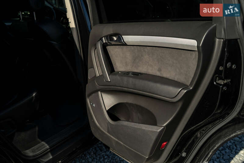 Внедорожник / Кроссовер Audi Q7 2010 в Черновцах