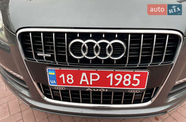 Позашляховик / Кросовер Audi Q7 2015 в 