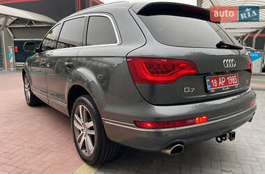 Позашляховик / Кросовер Audi Q7 2015 в 
