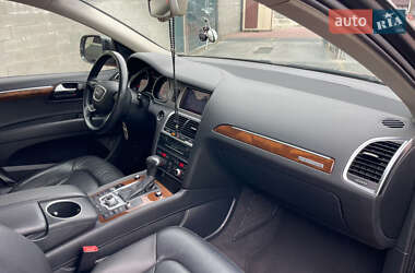Позашляховик / Кросовер Audi Q7 2015 в 