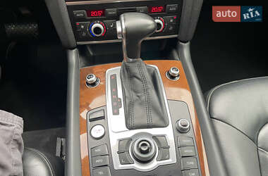 Позашляховик / Кросовер Audi Q7 2015 в 