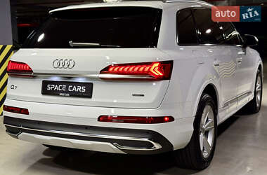 Позашляховик / Кросовер Audi Q7 2019 в 