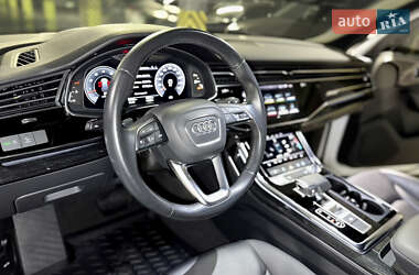 Позашляховик / Кросовер Audi Q7 2019 в 
