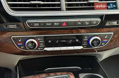 Позашляховик / Кросовер Audi Q7 2017 в 