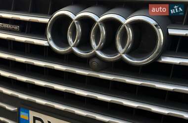 Позашляховик / Кросовер Audi Q7 2017 в 