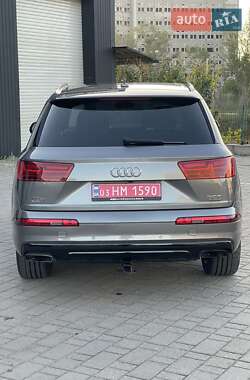 Внедорожник / Кроссовер Audi Q7 2017 в 