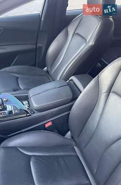Внедорожник / Кроссовер Audi Q7 2017 в 