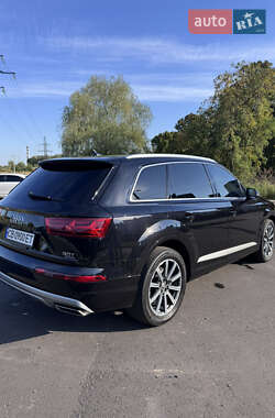 Внедорожник / Кроссовер Audi Q7 2017 в 