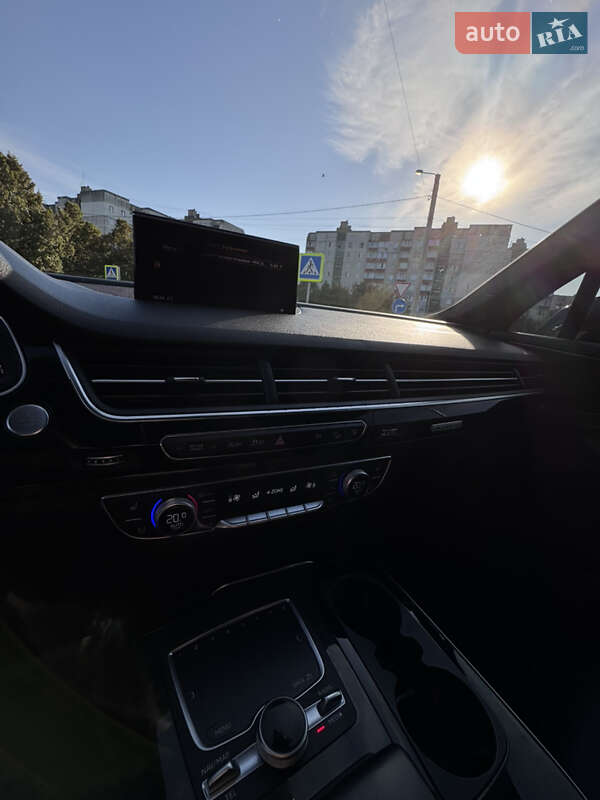 Внедорожник / Кроссовер Audi Q7 2017 в Чернигове
