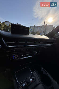Внедорожник / Кроссовер Audi Q7 2017 в 