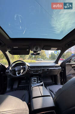 Внедорожник / Кроссовер Audi Q7 2017 в 