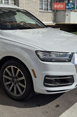 Позашляховик / Кросовер Audi Q7 2017 в 
