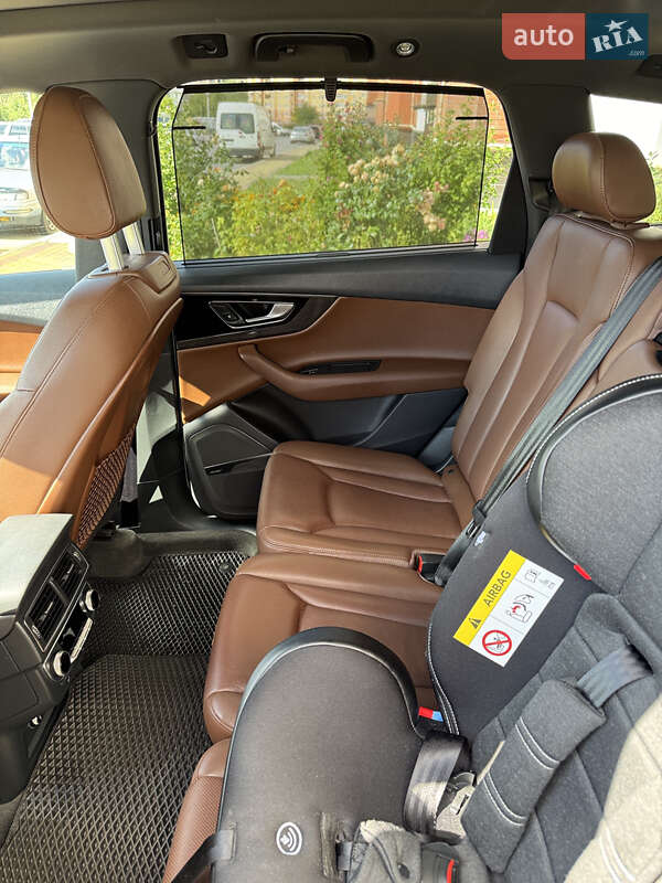 Позашляховик / Кросовер Audi Q7 2017 в Тернополі