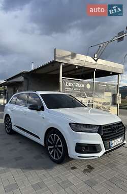 Внедорожник / Кроссовер Audi Q7 2017 в Иршаве