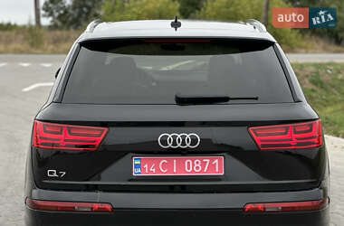 Позашляховик / Кросовер Audi Q7 2017 в 
