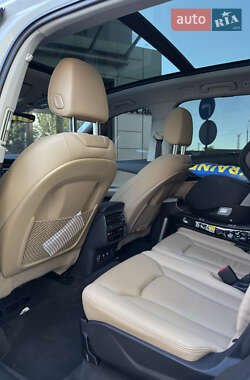 Позашляховик / Кросовер Audi Q7 2020 в 
