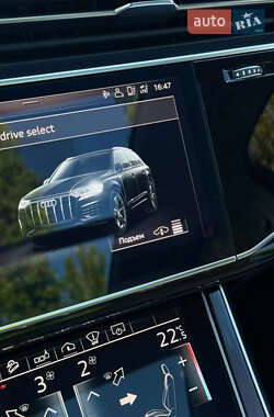 Позашляховик / Кросовер Audi Q7 2020 в 