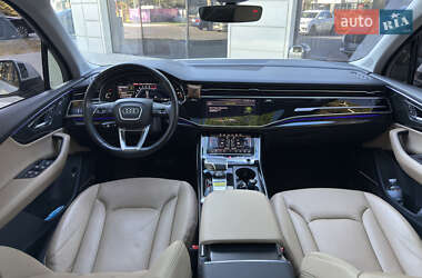 Позашляховик / Кросовер Audi Q7 2020 в 