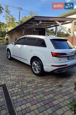 Внедорожник / Кроссовер Audi Q7 2020 в 