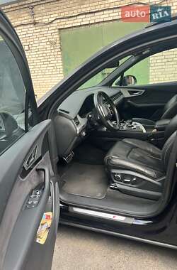 Позашляховик / Кросовер Audi Q7 2015 в 