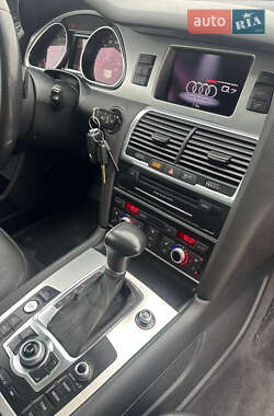 Позашляховик / Кросовер Audi Q7 2012 в 