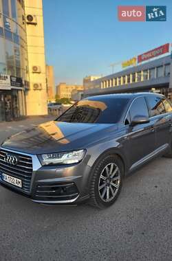 Позашляховик / Кросовер Audi Q7 2015 в 
