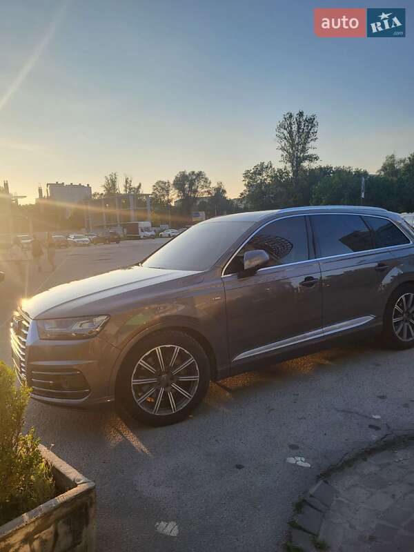 Позашляховик / Кросовер Audi Q7 2015 в Тернополі