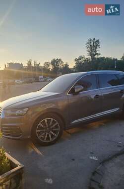 Позашляховик / Кросовер Audi Q7 2015 в 