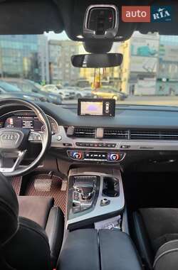 Позашляховик / Кросовер Audi Q7 2015 в 