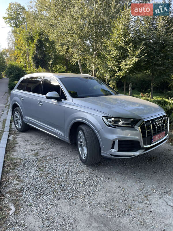 Позашляховик / Кросовер Audi Q7 2021 в Житомирі