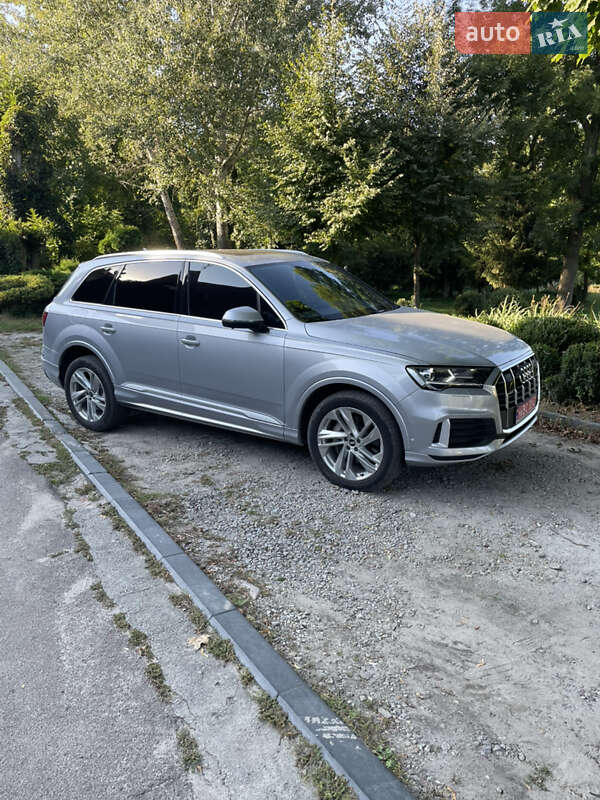 Позашляховик / Кросовер Audi Q7 2021 в Житомирі
