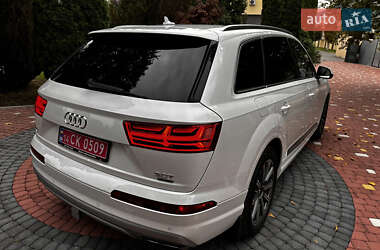 Позашляховик / Кросовер Audi Q7 2017 в 