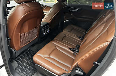 Позашляховик / Кросовер Audi Q7 2017 в 