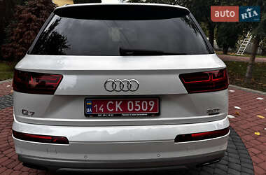 Позашляховик / Кросовер Audi Q7 2017 в 