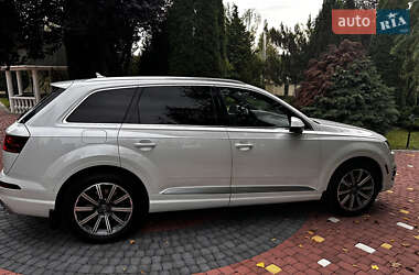 Позашляховик / Кросовер Audi Q7 2017 в 
