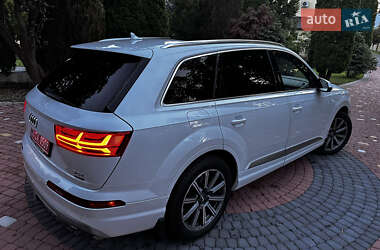 Позашляховик / Кросовер Audi Q7 2017 в 