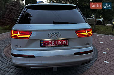 Позашляховик / Кросовер Audi Q7 2017 в 