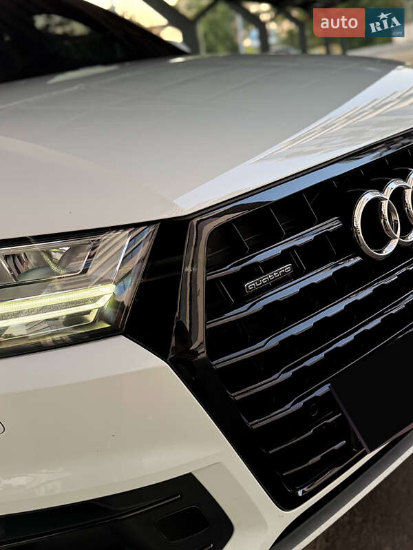 Позашляховик / Кросовер Audi Q7 2017 в Дніпрі
