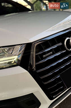 Позашляховик / Кросовер Audi Q7 2017 в  фото 4 Позашляховик / Кросовер Audi Q7 2017 в