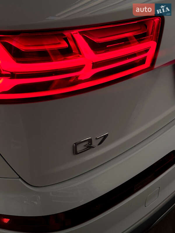 Позашляховик / Кросовер Audi Q7 2017 в Дніпрі