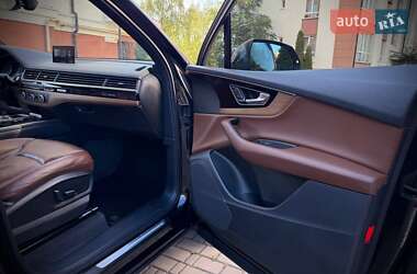Позашляховик / Кросовер Audi Q7 2017 в 