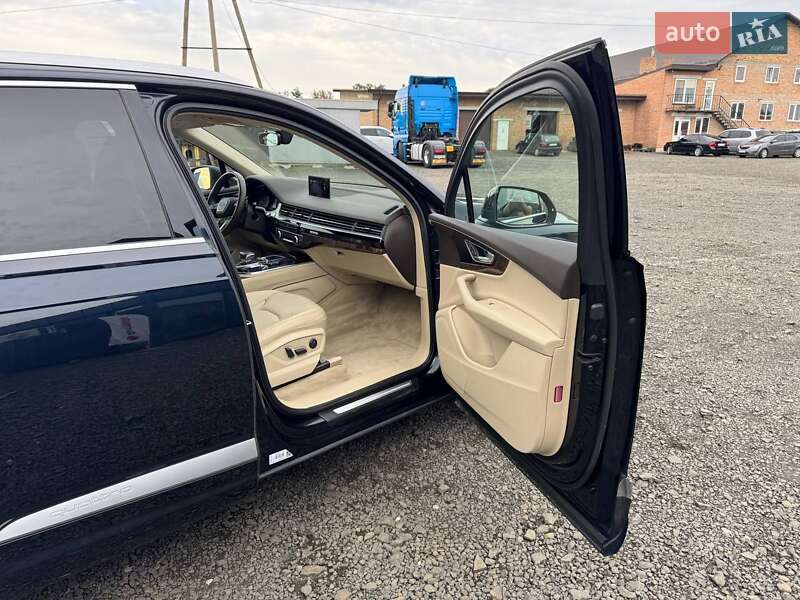 Позашляховик / Кросовер Audi Q7 2017 в Луцьку