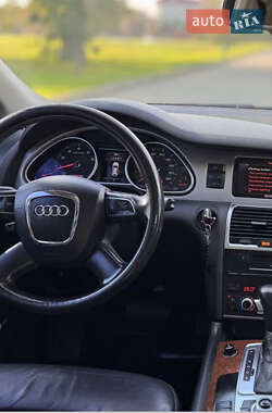 Позашляховик / Кросовер Audi Q7 2011 в 
