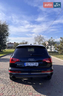 Позашляховик / Кросовер Audi Q7 2011 в 